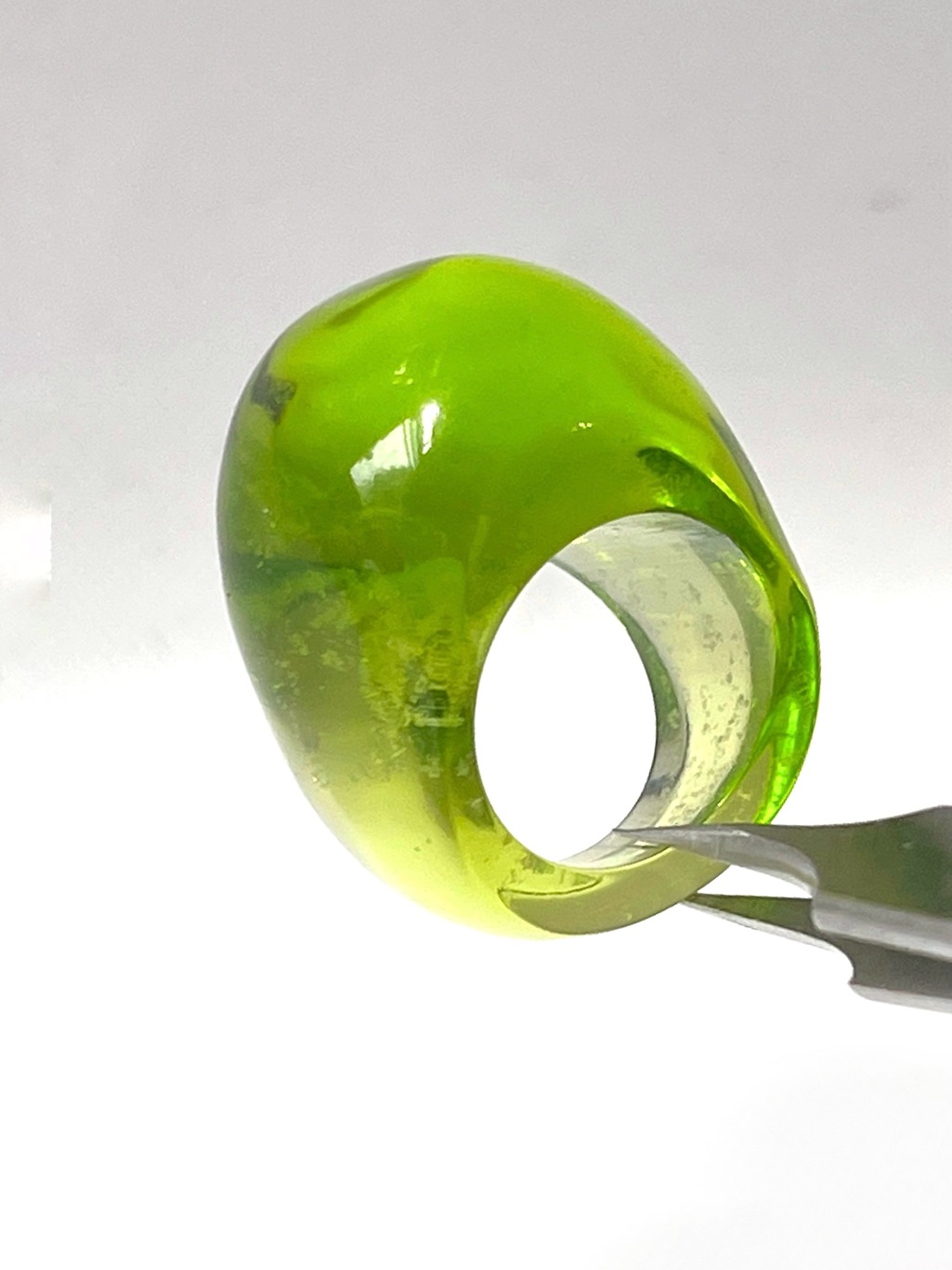 Vintage Size 6.75 Lucite Ring Chunky Bubble Dome Kiwi Green Modern Statement